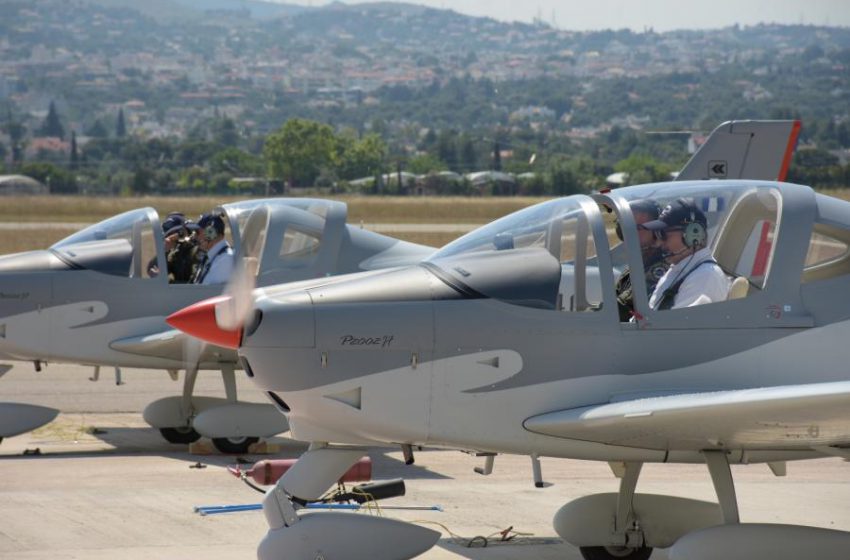 Πτήσεις μαθητών με ελικοφόρα πτητικά μέσα για την εορτή της Πολεμικής Αεροπορίας