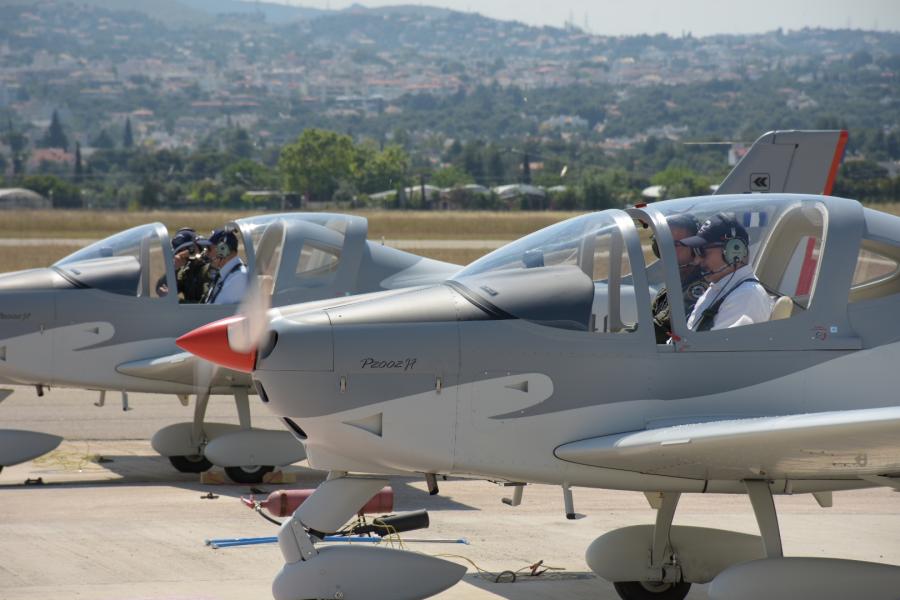 Πτήσεις μαθητών με ελικοφόρα πτητικά μέσα για την εορτή της Πολεμικής Αεροπορίας