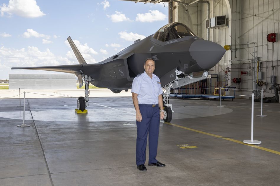 Στο εργοστάσιο της Lockheed Martin ο Α/ΓΕΑ