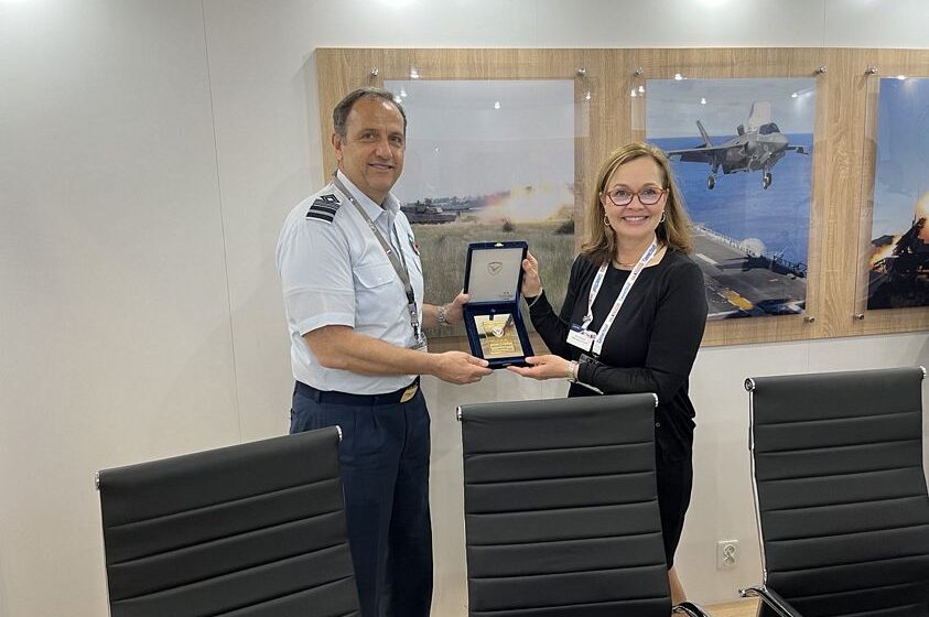 Ο Θεμιστοκλής Μπουρολιάς (Α/ΓΕΑ) στο «54th International Paris Air Show»