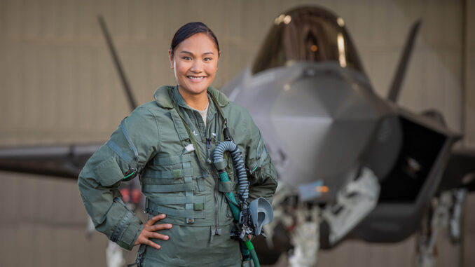  Test Pilot F-35: Συνέντευξη με τη Monessa «Siren» Balzhiser, “εξομολογείται” όλες τις δυνατότητες του F-35…