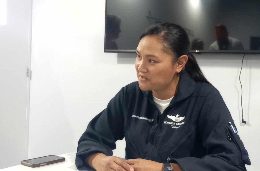  Στο briefing room με την Monessa Balzhiser Test Pilot του F-35 [pics-video]