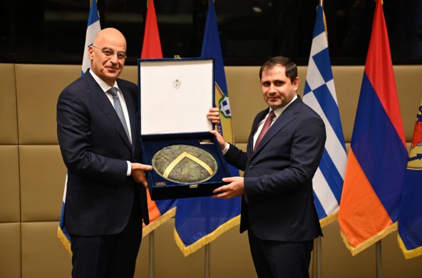  Συνάντηση Υπουργού Εθνικής Άμυνας Ν. Δένδια με τον Υπουργό Άμυνας της Αρμενίας Σουρέν Παπικιάν