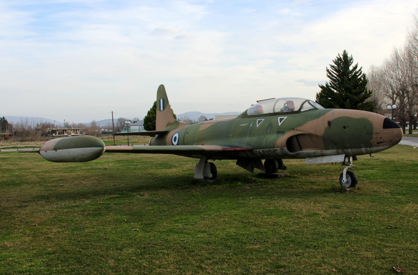  Το ιστορικό αεροσκάφος T-33 κατέληξε σε ρόλο σκουπιδιάρικου της Αλιάρτου… [pics-vid]