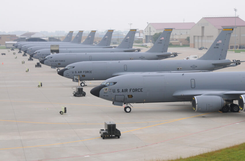 Απόκτηση έως και τεσσάρων KC-135R βλέπει η Π.Α.
